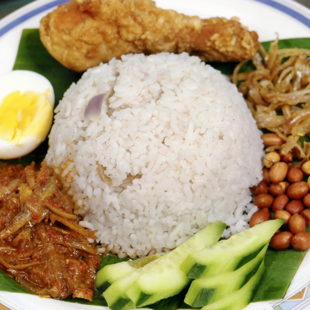 Rekomendasi makanan khas Malaysia terpopuler, salah satunya nasi lemak yang wajib dicoba. Foto: pexels.com/kent-ng