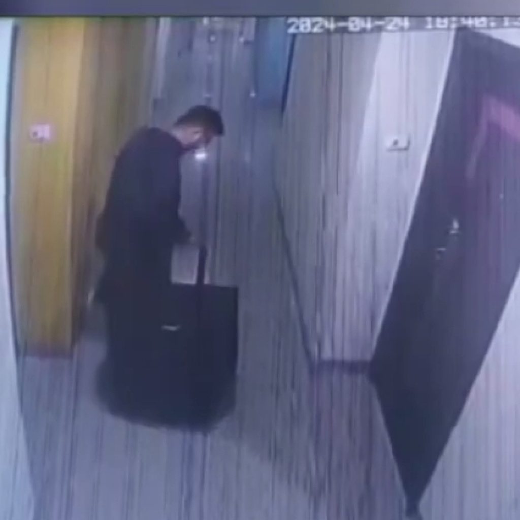 Terungkap CCTV pelaku pembunuhan mayat wanita dalam koper di Bekasi. Foto: x.com/folkshittmedia