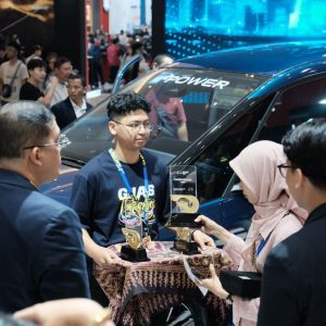 Hari Terakhir GIIAS Surabaya 2024, Beri Penghargaan untuk Para Peserta Pameran
