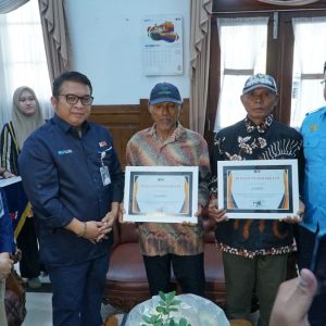 KAI Apresiasi dan Beri Penghargaan untuk 2 Warga Blora Usai Selamatkan Perjalanan Kereta Api