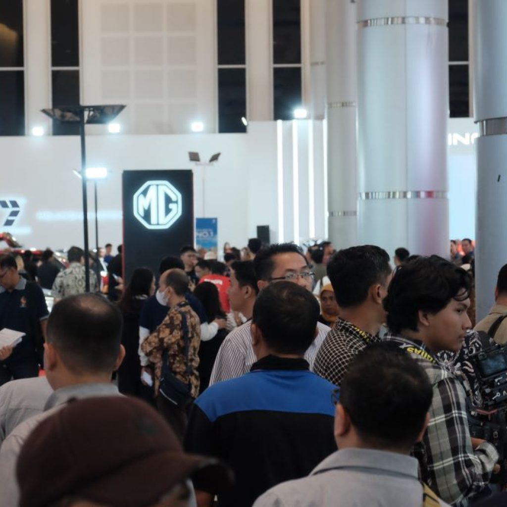 Pengunjung GIIAS Surabaya 2024. Foto: Dok. GIIAS