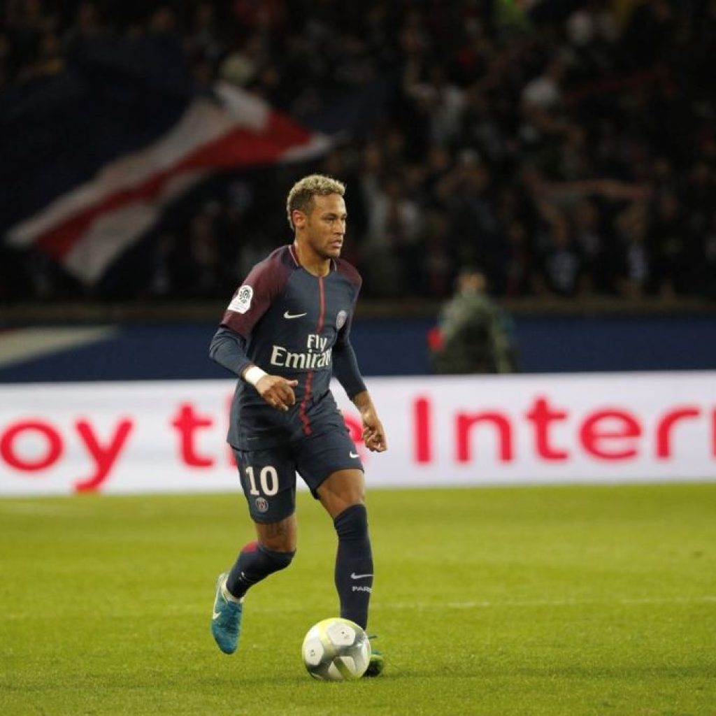 Daftar 10 pesepak bola dengan akumulasi nilai transfer tertinggi. Foto: x.com/PSG_English