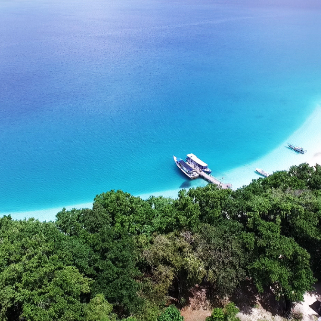 Bingung Mau Liburan Gak Jauh dari Jakarta? Ini 4 Rekomendasi Wisata di Pandeglang Paling Hits