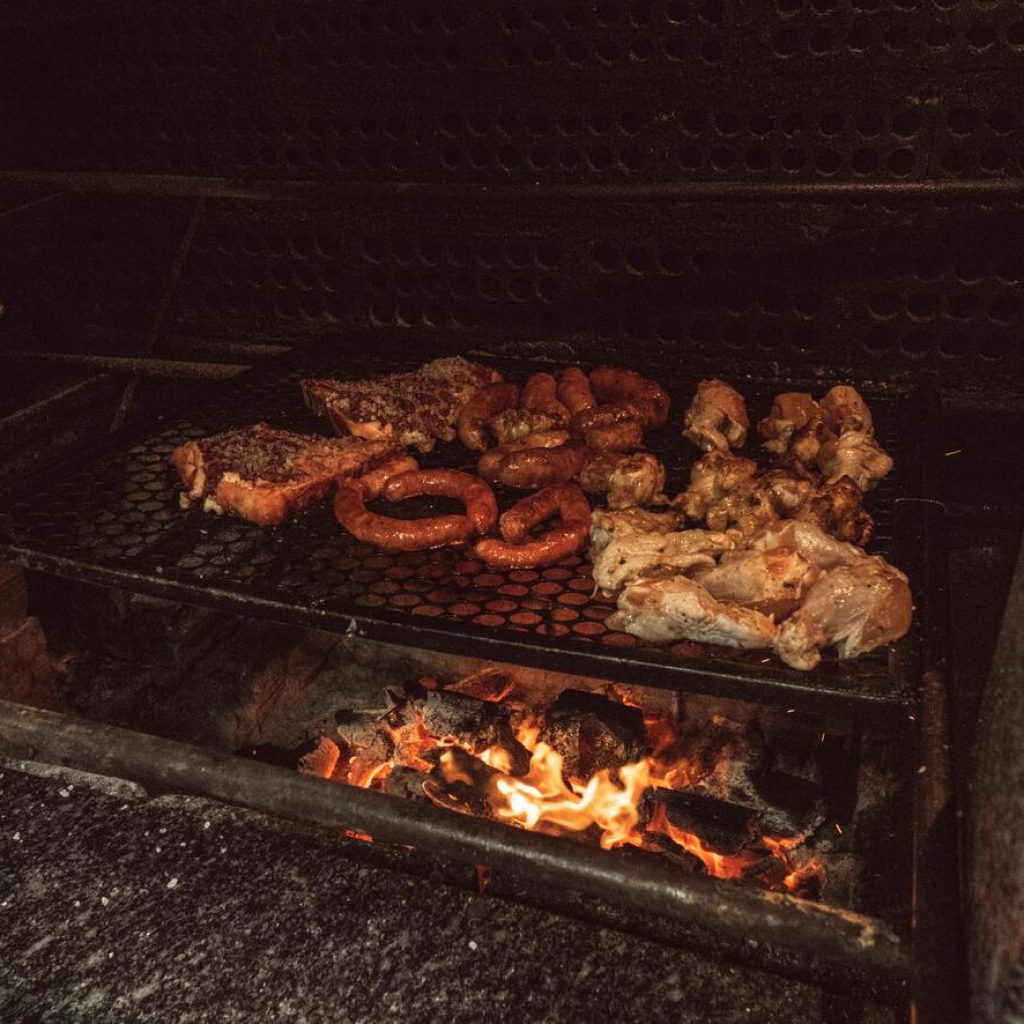 Bakar daging. Foto: Pexels.