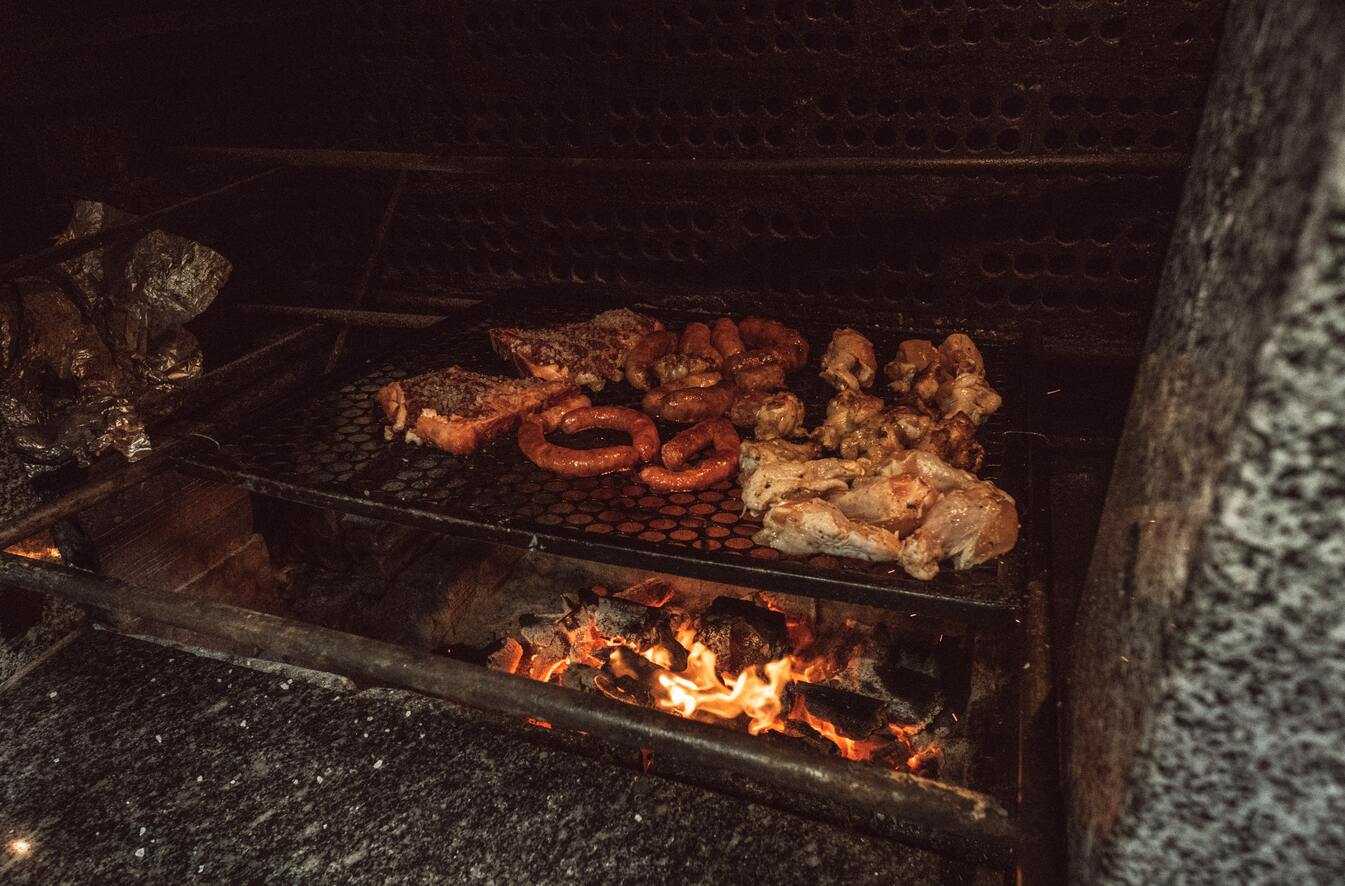 Bakar daging. Foto: Pexels.