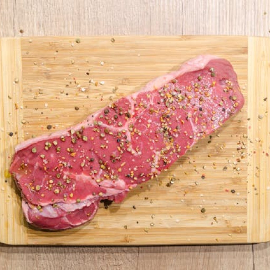 MUI imbau masyarakat untuk waspada dalam konsumsi daging berlebihan. Foto: pexels.com/goumbik