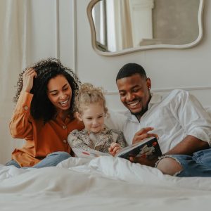 5 Cara Menumbuhkan Minat Baca Pada Anak, Jadikan Kebiasaan