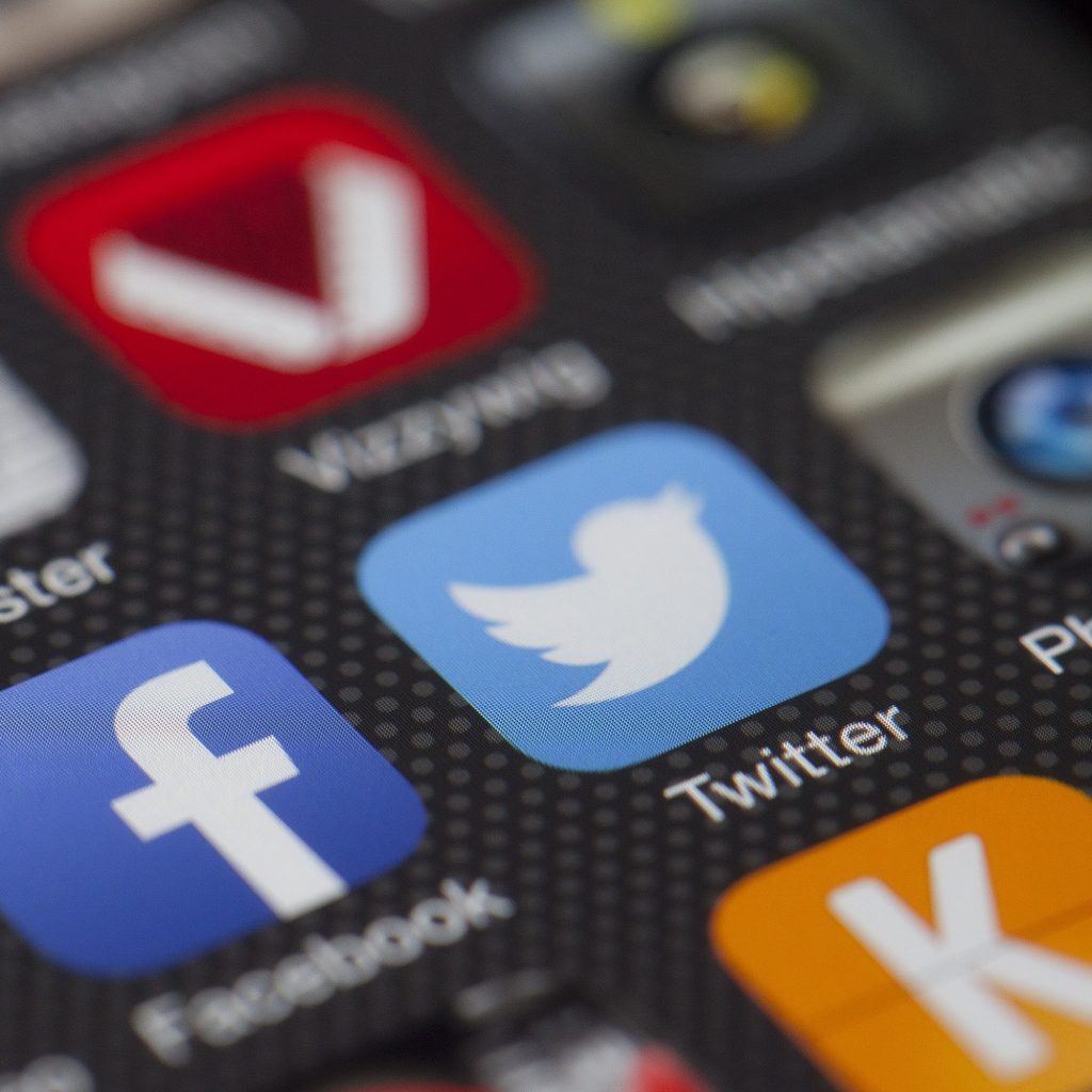 Elon Musk sampaikan platform X (Twitter) akan menjadi aplikasi berbayar. FOTO: Pexels.com/Pixabay