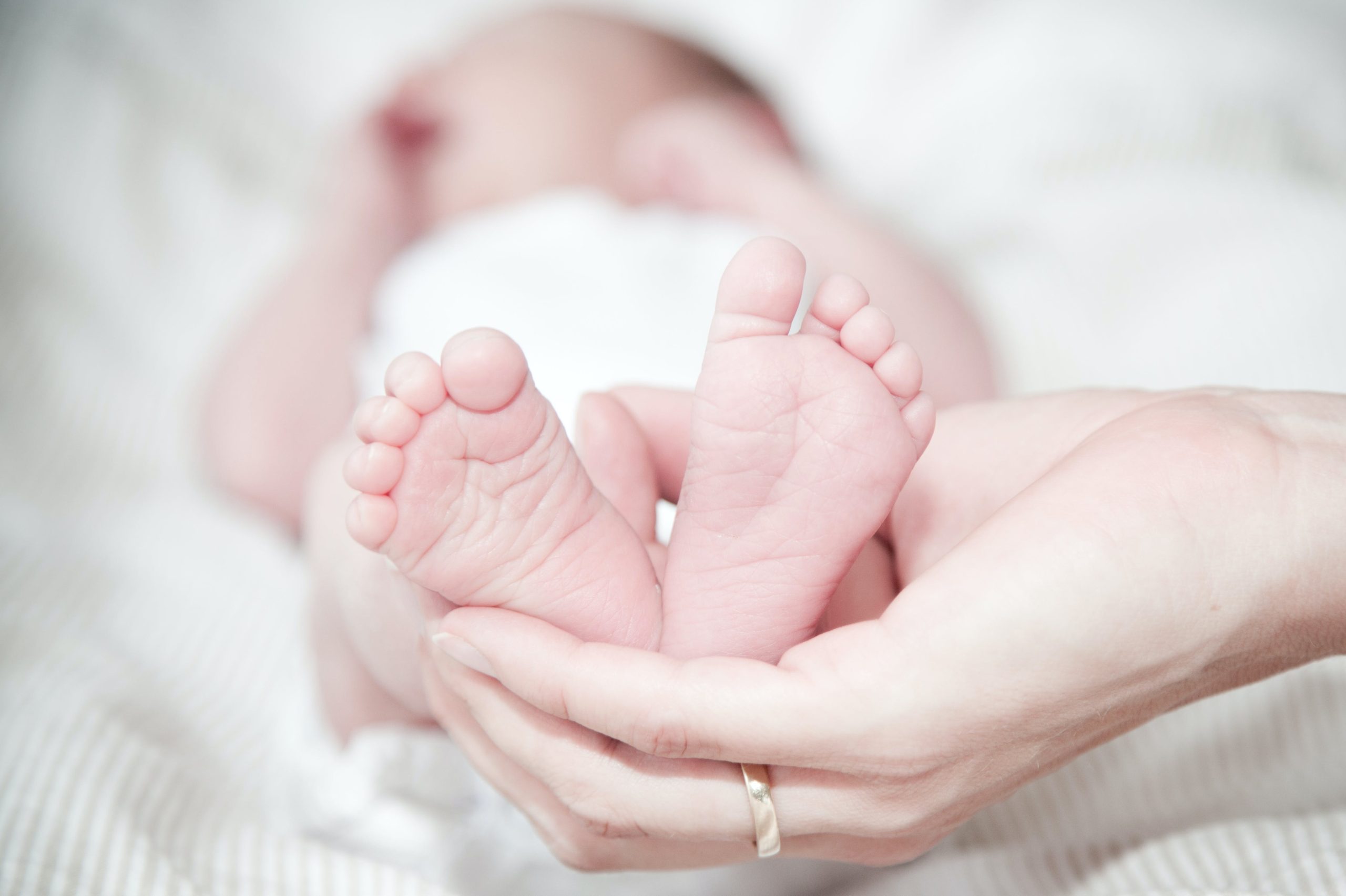 Bayi di Sumenep meninggal usai diambil sampel darah dari tumit. Foto: Pexels.com/Rene Asmussen