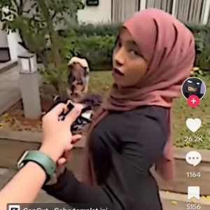 Video Selebgram Oklin Fia Jilat Es Krim Tuai Kontroversi Warganet