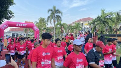 Semarak Sehat Kendal: Smartfren Fun Run 2025 Dibuka Langsung oleh Bupati, Ratusan Peserta Penuhi Garis Start 4 TUTURPEDIA - Semarak Sehat Kendal: Smartfren Fun Run 2025 Dibuka Langsung oleh Bupati, Ratusan Peserta Penuhi Garis Start