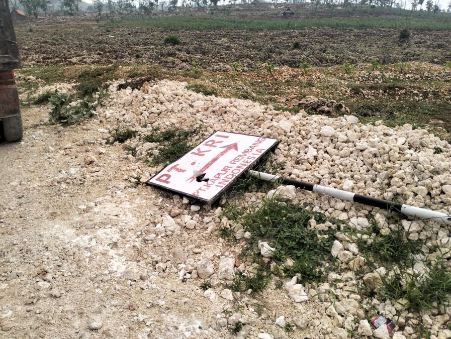 Sejumlah warga Desa Jurangjero, Blora mengalami luka-luka usai menyampaikan keluhan pencemaran udara PT KRI. Foto: Istimewa