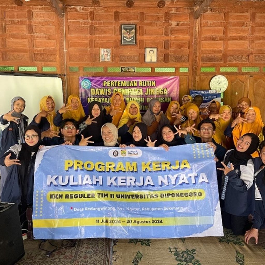 Pendampingan penyusunan Business Model Canvas (BMC) oleh mahasiswa KKN Undip. Foto: Dok. Anisa Rahmadani