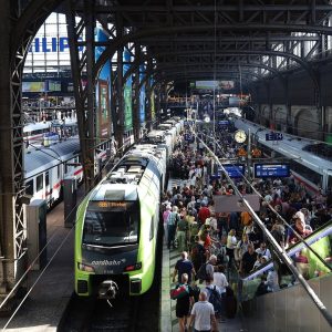 Update Terkini Mudik Lebaran 2024! Sebanyak 26.600 Orang Mulai Padati Stasiun Pasar Senen