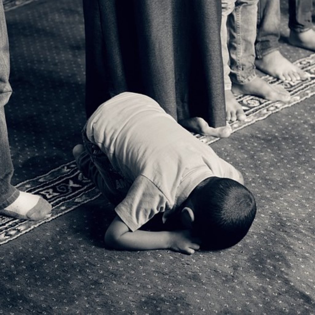 Sepuluh negara paling religius di dunia, salah satunya Indonesia. Foto: pixabay.com/chidioc