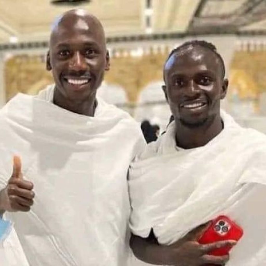 Subhanallah! Baru Pindah ke Al Nassr, Sadio Mane Langsung Pergi Umrah Selepas Pertandingan