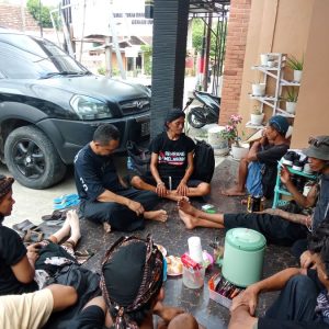 Warga Blora Sambut Sedulur Sikep yang sedang Lakukan Aksi Jalan Kaki Menuju Ploso Kediren 