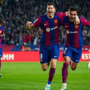 Robert Lwandowski Cetak Brace, Barcelona Kalahkan Alaves 2-1!