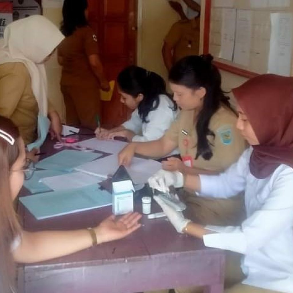 Dinas kesehatan melakukan skrining ASN Pemkab Bolmong untuk deteksi penyakit. Foto: Istimewa
