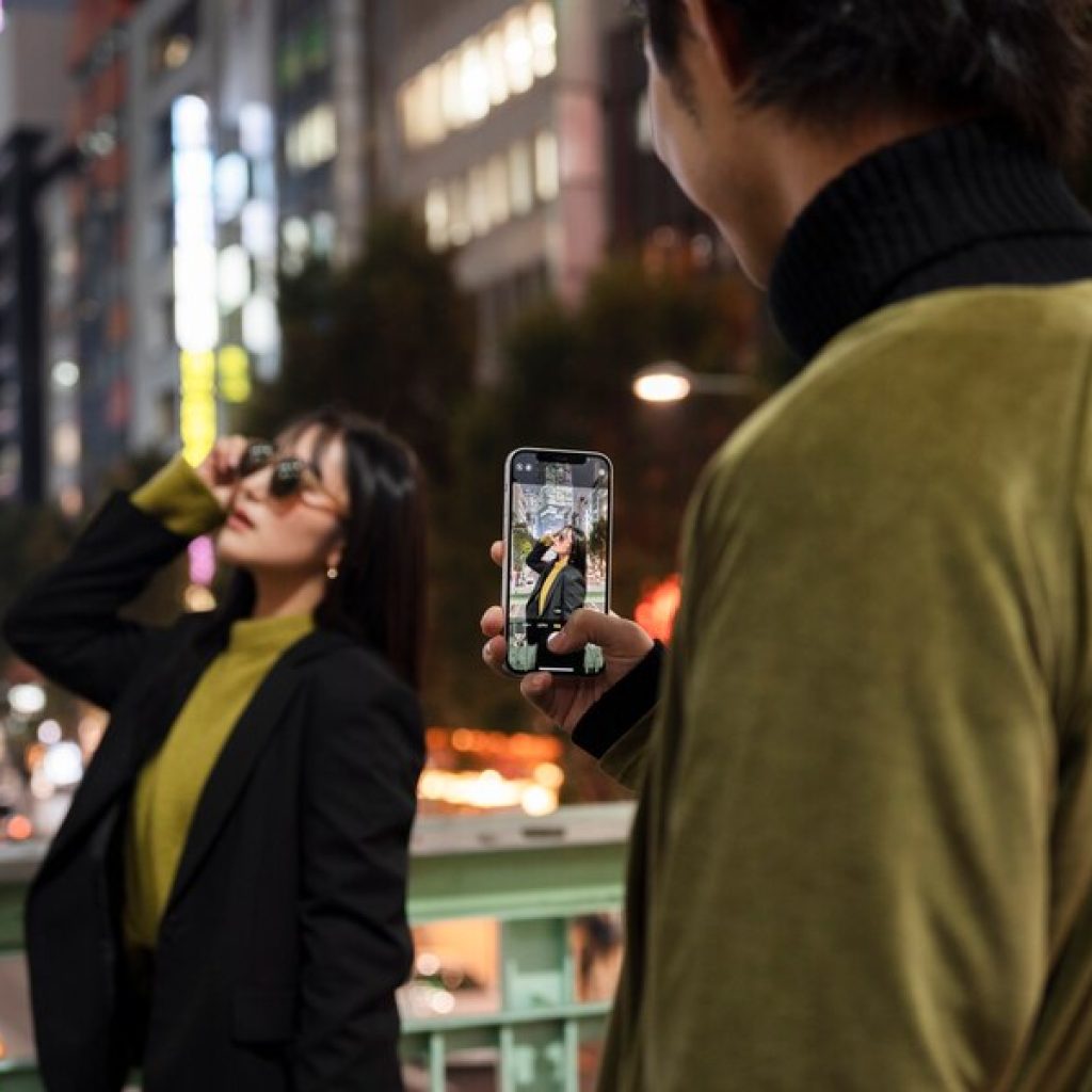 Rekomendasi smartphone yang dilengkapi fitur terbaik untuk memotret di malam hari. Foto: freepik.com/freepik