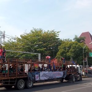 Kembali Menagih Janji Kesulitan Mencari Pangkalan Truk, Ratusan Sopir Demo di Depan Kantor Bupati Pati