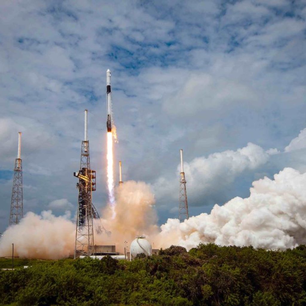 Roket Falcon 9 lepas landas pada Sabtu (28/9/2024). Foto: x.com/SpaceX