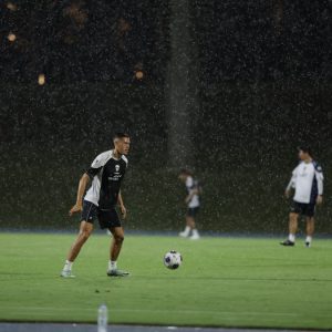 Persiapan Lawan Arab Saudi, Timnas Indonesia Fokus Latihan Meski Diguyur Hujan