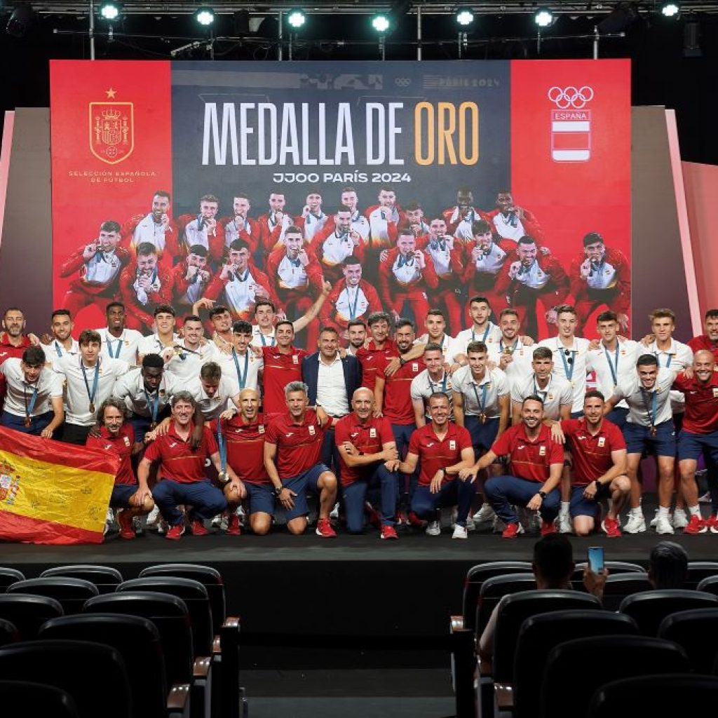 TUTURPEDIA - Spanyol Kawinkan Trofi EURO dengan Medali Emas Olimpiade, De La Fuente Beri Pujian