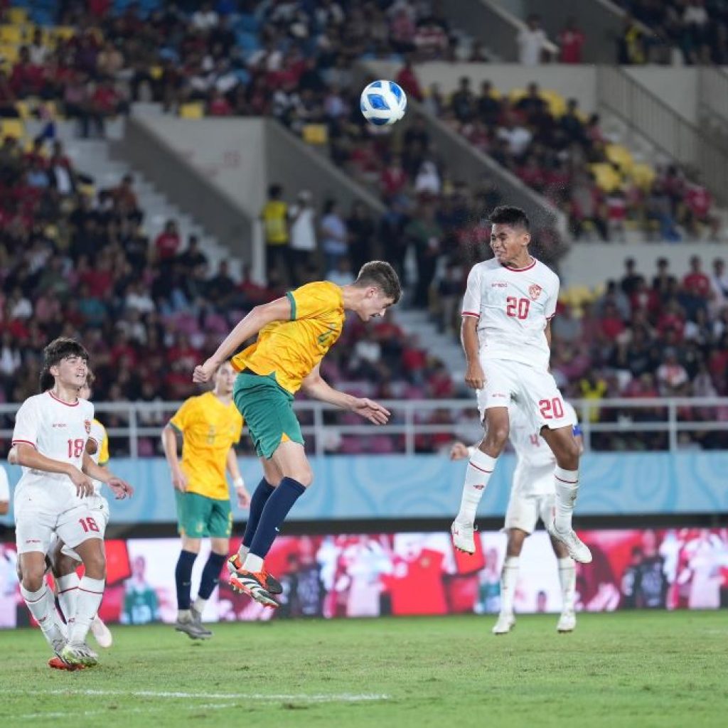 Pelatih Nova Arianto apresiasi timnas Indonesia U-16 usai kalah dari Australia. Foto: PSSI