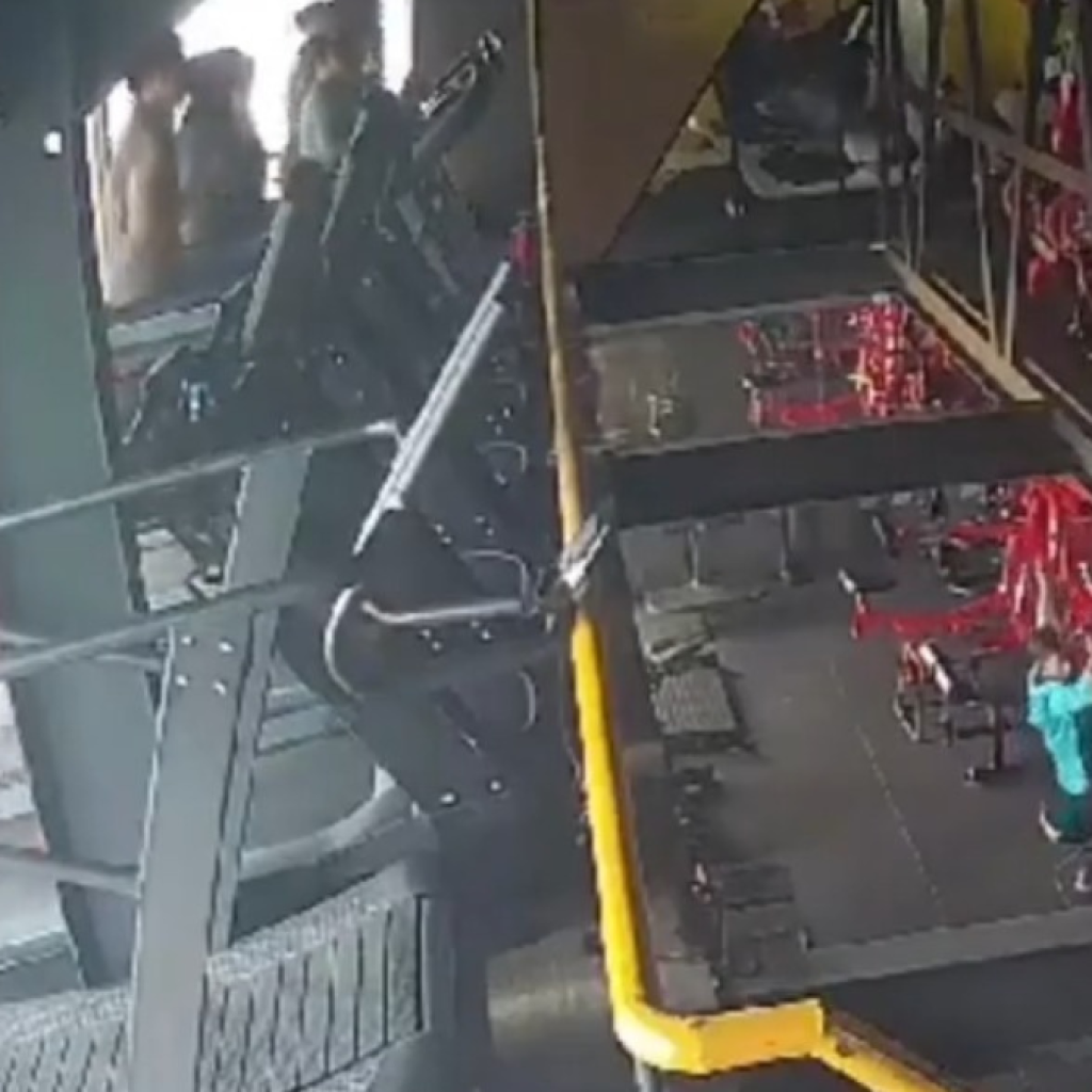 Lokasi kejadian usai seorang wanita tewas terpental dari treadmill. Foto: x.com/Heraloebss