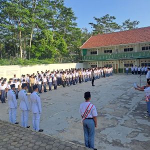 Didampingi Densus 88, Ratusan Santri Ponpes Baitussalam Mijen Semarang Gelar Upacara HUT ke-79 RI