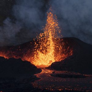 135 KK Terisolasi Akibat Banjir Lahar Gunung Semeru, Warga Nekat Lakukan Aksi Ini