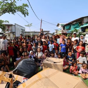 Tingkatkan Kesejahteraan Warga, Prabowo Beri Bantuan Rumah Apung dan Rumah Panggung di Kampung Nelayan