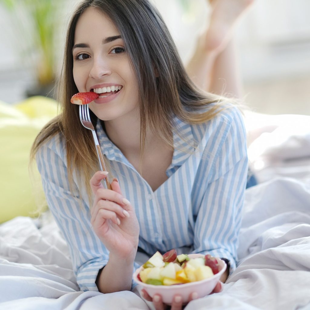 Makanan yang aman dikonsumsi saat kulit berjerawat/Ilustrasi. Foto: freepik.com/Racool_studio