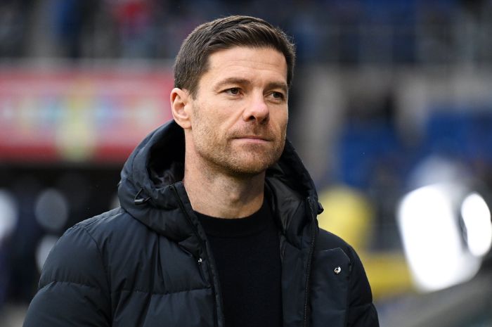 Xabi Alonso jadi perbincangan karena kemampuannya meracik strategi hingga Bayer Leverkusen memimpin klasemen sementara Grup H Liga Europa. Foto: X.com/FabrizioRomano